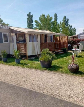 Bungalow confortable à Condrieu avec piscine partagée